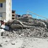 Malatya'da depremde hasar gören bina, yıkım sırasında çöktü