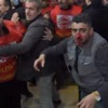İzmir Karşıyaka'da işçiler belediyenin hizmet binasını bastı İzmir Karşıyaka'da işçiler belediyenin hizmet binasını bastı