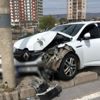 Kaza yapan sürücü, otomobili bırakıp kaçtı Kaza yapan sürücü, otomobili bırakıp kaçtı