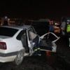 Kocaeli'nde şerit değiştiren iki otomobil savrularak bariyerlere çarptı