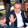 Bülent Turan okul müdürünün 'hırsız' diye teşhir ettiği çocuğun gönlünü aldı