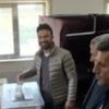 Oy kullanmak isteyen engelli merdivenlerde süründü... "Tamirci çağırın, asansörü yaptırın"