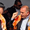 Vali uyardı Gürsel Tekin festivali terk etti Vali uyardı Gürsel Tekin festivali terk etti