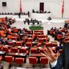 Şentop masaya yumruğunu vurmuş Şentop masaya yumruğunu vurmuş