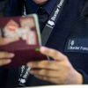 İngiltere çıkışlarda pasaport kontrolüne başladı İngiltere çıkışlarda pasaport kontrolüne başladı