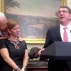 Biden ile Savunma Bakanı'nın eşi arasında yakın mesafe