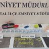Kartal'da gençlere uyuşturucu satışı yapan şahıs kıskıvrak yakalandı Kartal'da gençlere uyuşturucu satışı yapan şahıs kıskıvrak yakalandı