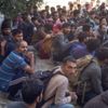 Van'da 140 kaçak göçmen yakalandı Van'da 140 kaçak göçmen yakalandı
