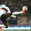 Demba Ba resmen Shanghai'de Demba Ba resmen Shanghai'de