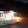 Bayrampaşa da otomobil alev alev yandı Bayrampaşa da otomobil alev alev yandı