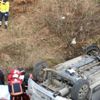 Dereye uçan otomobilin sürücüsü öldü Dereye uçan otomobilin sürücüsü öldü