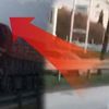 Çırılçıplak soyunup karayoluna çıktı... Trafiği birbirine kattı Çırılçıplak soyunup karayoluna çıktı... Trafiği birbirine kattı