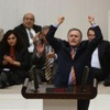CHP'li Çelebi'den 5 dakika boyunca 'Kahrolsun faşizm' sloganı CHP'li Çelebi'den 5 dakika boyunca 'Kahrolsun faşizm' sloganı