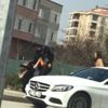 ﻿Bursa'da saçından tuttuğu sevgilisini yerlerde sürükleyip dövdü