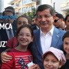 Başbakan Davutoğlu'na çocuklardan sevgi seli