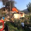Alevlerin sardığı ev, 1 saatte kül oldu Alevlerin sardığı ev, 1 saatte kül oldu