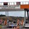 İstanbul-İzmir Otoyolu'nda gişede sürücülerin bekleme sürelerini azaltan uygulama başladı İstanbul-İzmir Otoyolu'nda gişede sürücülerin bekleme sürelerini azaltan uygulama başladı