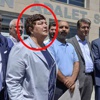 Devletin tepesine Kalaşnikof’lu vekil Devletin tepesine Kalaşnikof’lu vekil