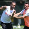 Negredo'yu Xavi alıyor Negredo'yu Xavi alıyor