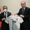 Son Dakika! Cumhurbaşkanı Erdoğan'dan taraftarlara müjde: Önümüzdeki sezon statları coşkuyla doldurmak istiyoruz Son Dakika! Cumhurbaşkanı Erdoğan'dan taraftarlara müjde: Önümüzdeki sezon statları coşkuyla doldurmak istiyoruz