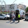 Yaralı taşıyan ambulans kaza yaptı Yaralı taşıyan ambulans kaza yaptı