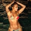 51 yaşındaki Jennifer Lopez den gençlere taş çıkartan ...