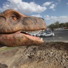 Kavşaktaki robot söküldü, yerine dinozor geldi