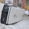 İşçi taşıyan minibüs devrildi: 5 yaralı İşçi taşıyan minibüs devrildi: 5 yaralı