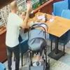 Annelerinin cenazesi toprağa girmeden, evlatlar birbirine girdi