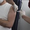 Kovid-19 aşısı yapılan kişi sayısı 1 milyonu geçti: Türkiye'nin başarılı olması beklenen bir durumdur