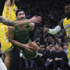 Enes Kanter'den alkışlanacak hareket: LeBron'u blokladı