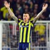 Devler onun peşinde