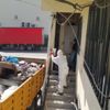 Evden 5 kamyon çöp çıkarıldı Evden 5 kamyon çöp çıkarıldı