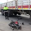 Tır’ın altına giren motosikletin tekeri yerinden fırladı Tır’ın altına giren motosikletin tekeri yerinden fırladı