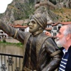 "Özçekim yapan şehzade" heykelinin kılıcı koptu "Özçekim yapan şehzade" heykelinin kılıcı koptu