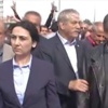 Sırrı Süreyya karanfil bırakmaya gülerek gitti Sırrı Süreyya karanfil bırakmaya gülerek gitti