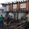 Mangal yaparken 2 katlı evi yaktı Mangal yaparken 2 katlı evi yaktı