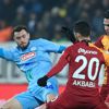 İlerde Falcao arkasında Emre Akbaba İlerde Falcao arkasında Emre Akbaba