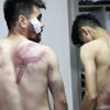 Taliban Afgan gazetecileri dövüyor