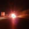 Isınan lastik, otomobili alev topuna çevirdi Isınan lastik, otomobili alev topuna çevirdi