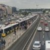 Metrobüs arıza yapınca uzun kuyruk oluştu