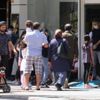 Çocuklar 4 saatlik izinlerinde bayramlık almaya koştu