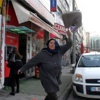 Skandalın yakınları gazetecilere saldırdı
