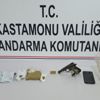 Uyuşturucu baskınında yakalanan zanlı tutuklandı Uyuşturucu baskınında yakalanan zanlı tutuklandı