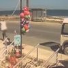 İzmir'de dehşet anları kamerada! Vatandaş şok yaşadı İzmir'de dehşet anları kamerada! Vatandaş şok yaşadı