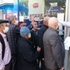 Sıra tartışması sosyal mesafeyi unutturdu Sıra tartışması sosyal mesafeyi unutturdu