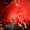 Manchester United taraftarları Liverpool maçı öncesi stadı bastı