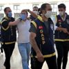 Ankara'da çalıştığı bankanın para nakil aracından 4,5 milyon lira alarak kaçan güvenlik görevlisi tutuklandı Ankara'da çalıştığı bankanın para nakil aracından 4,5 milyon lira alarak kaçan güvenlik görevlisi tutuklandı