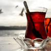 Çok çay içtiği için dişleri döküldü