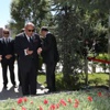 Türkeş'in mezarına sürpriz ziyaret Türkeş'in mezarına sürpriz ziyaret